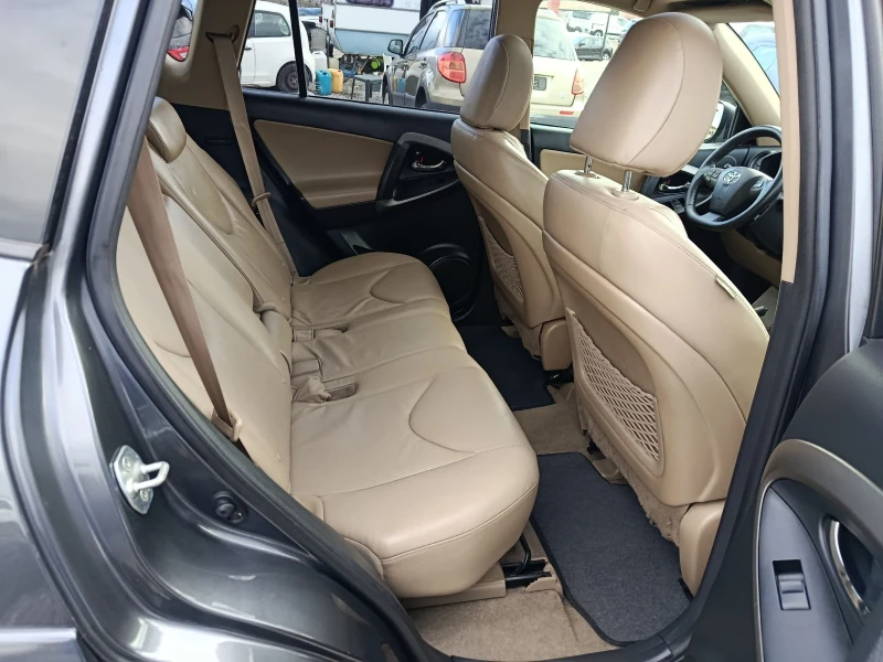 Toyota Rav4 2.2D АВТОМАТИК NAVI КОЖА 150кс, снимка 8 - Автомобили и джипове - 52479740