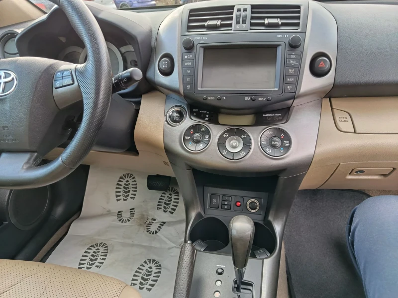 Toyota Rav4 2.2D АВТОМАТИК NAVI КОЖА 150кс, снимка 11 - Автомобили и джипове - 52479740