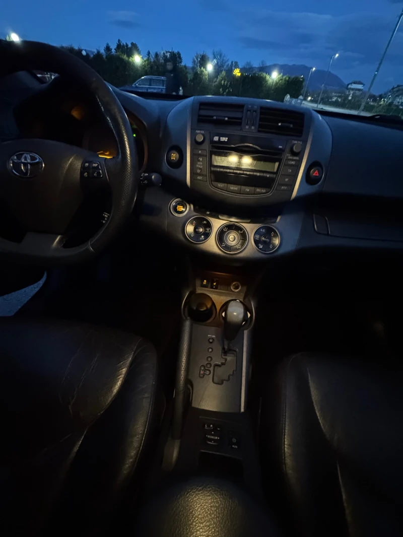 Toyota Rav4 2.2d D4D, снимка 10 - Автомобили и джипове - 52596468