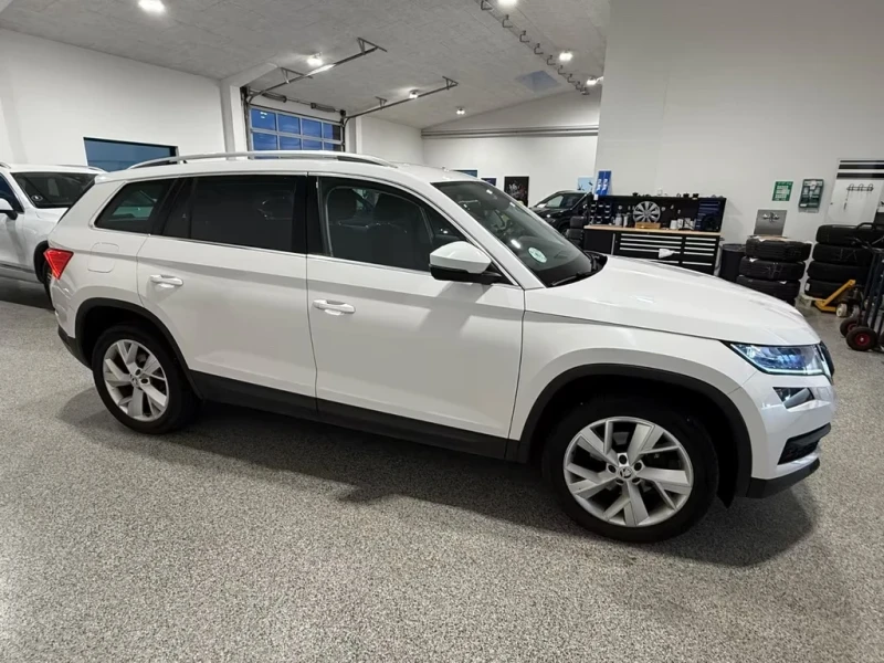 Skoda Kodiaq 1, 5 TSI DSG7 150ps Style LED  Facelift DK, снимка 4 - Автомобили и джипове - 53171066