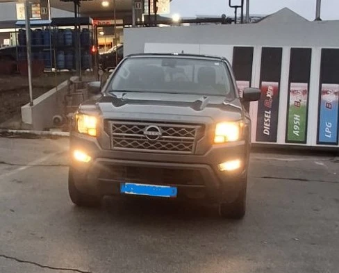 Nissan Frontier, снимка 6 - Автомобили и джипове - 56741605