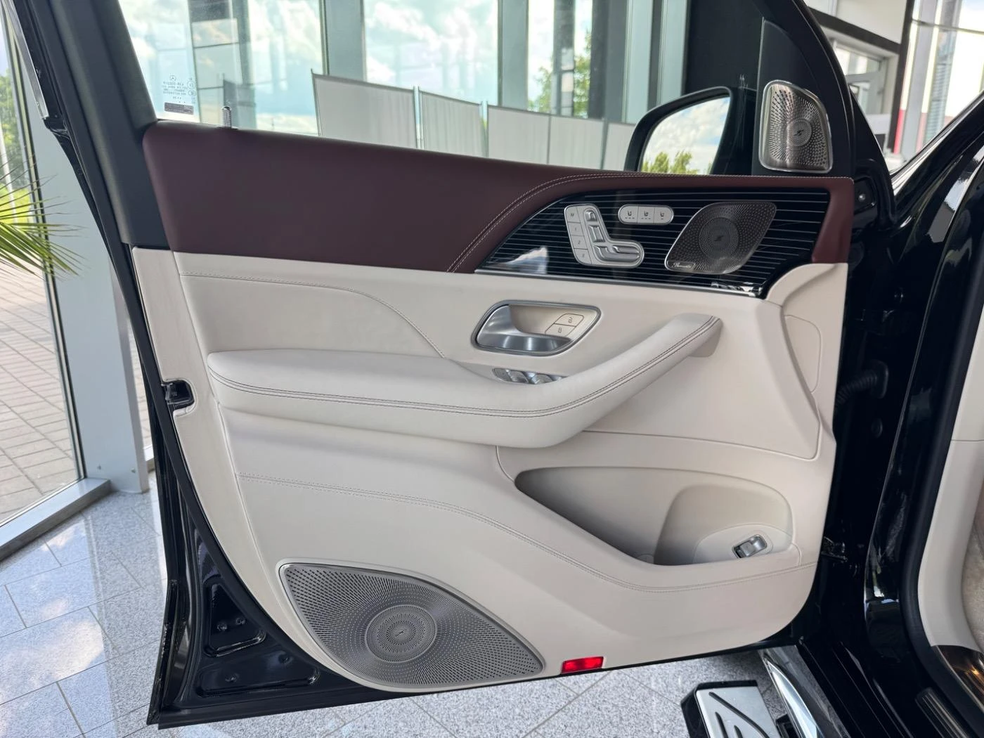 Mercedes-Benz GLS 63 AMG MAYBACH 4-MATIC FIRST-CLASS E-ACTIVE BODY CONTROL - изображение 7