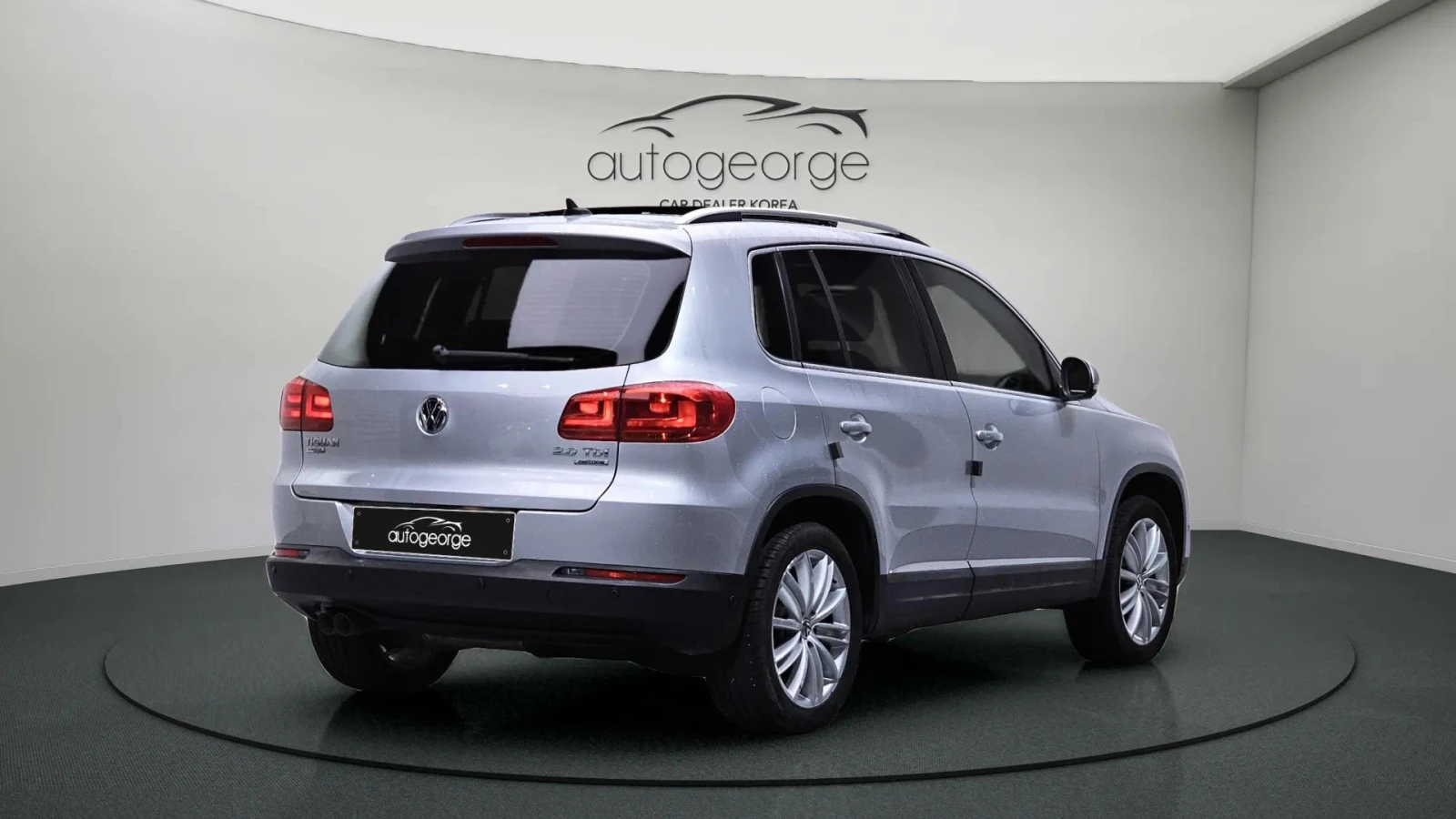 VW Tiguan 2.0TDI PREMIUM - изображение 2