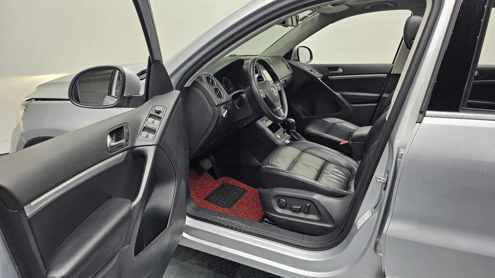 VW Tiguan 2.0TDI PREMIUM - изображение 10