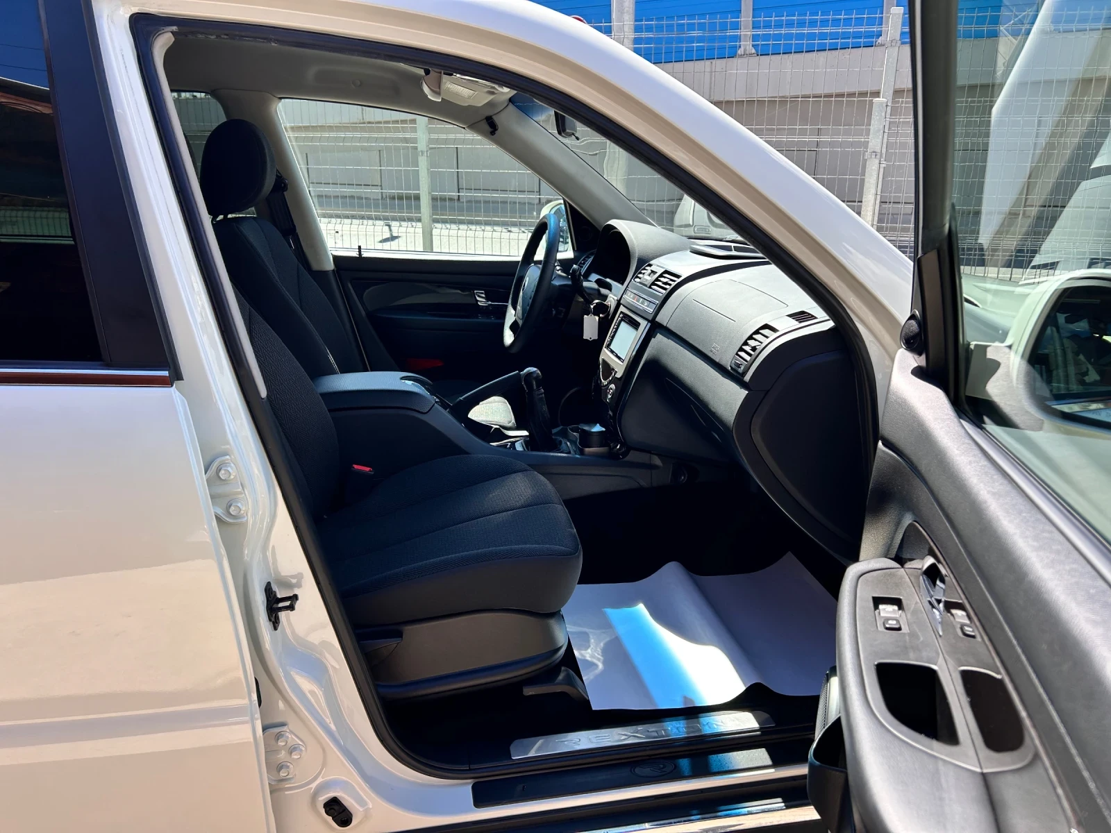 SsangYong Rexton 2.0XDI 4WD 185000к.м, снимка 13 - Автомобили и джипове - 55952451