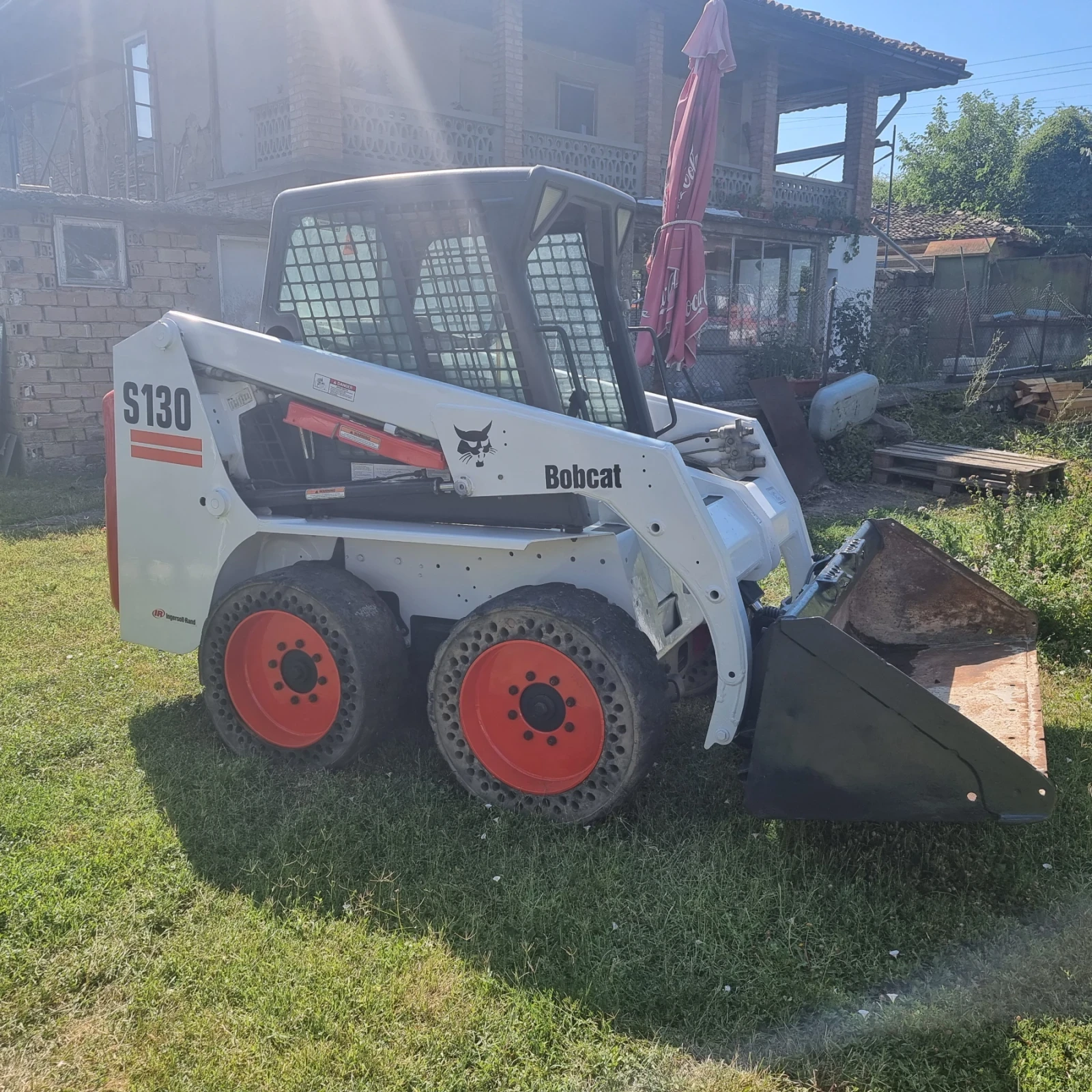 Мини челни товарачи Bobcat S 130 - изображение 4