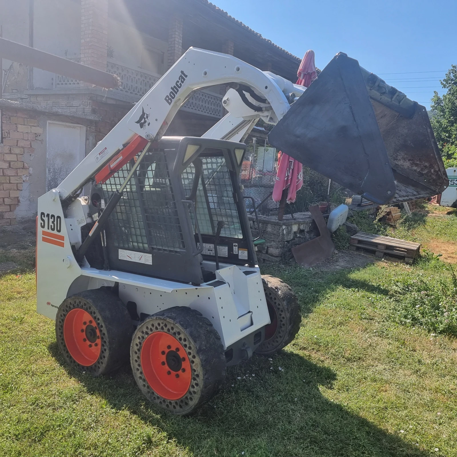 Мини челни товарачи Bobcat S 130 - изображение 9