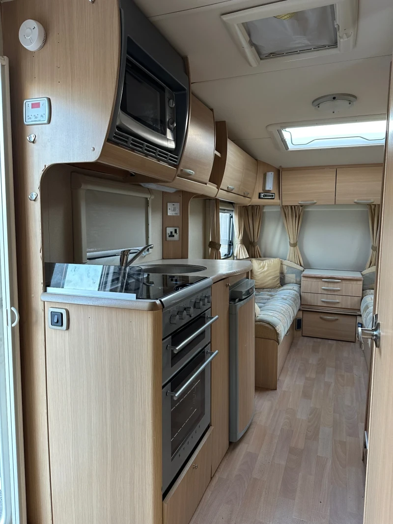 Каравана Bailey Abbey Freestyle 5 легла, снимка 7 - Каравани и кемпери - 52599811