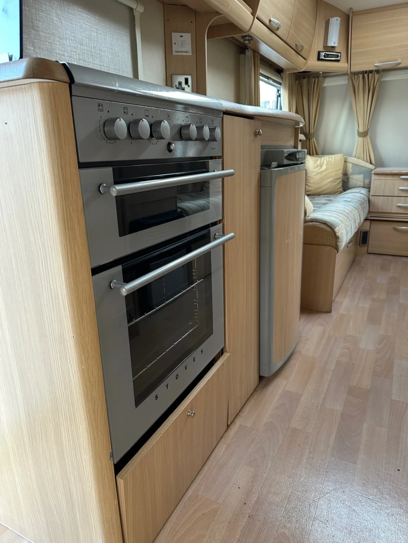 Каравана Bailey Abbey Freestyle 5 легла, снимка 8 - Каравани и кемпери - 52599811