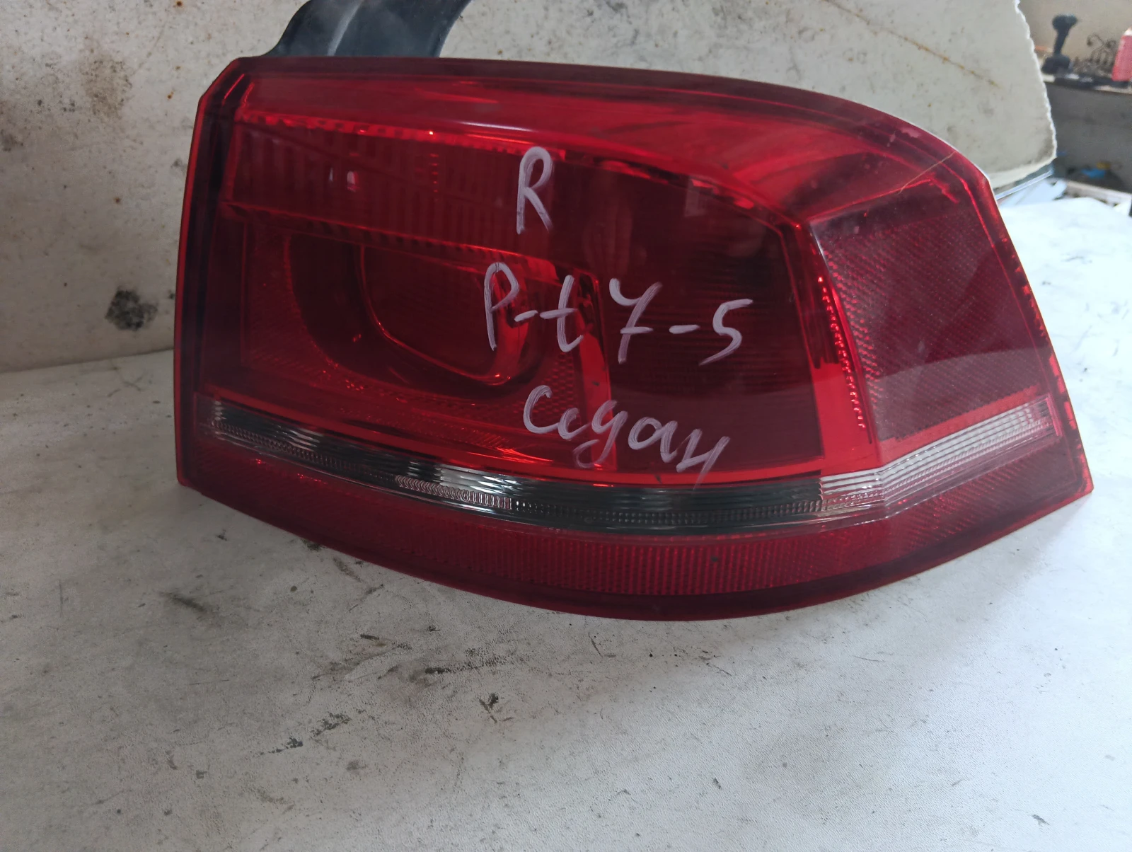 стоп десен външен седан 3AE945096F VW Passat