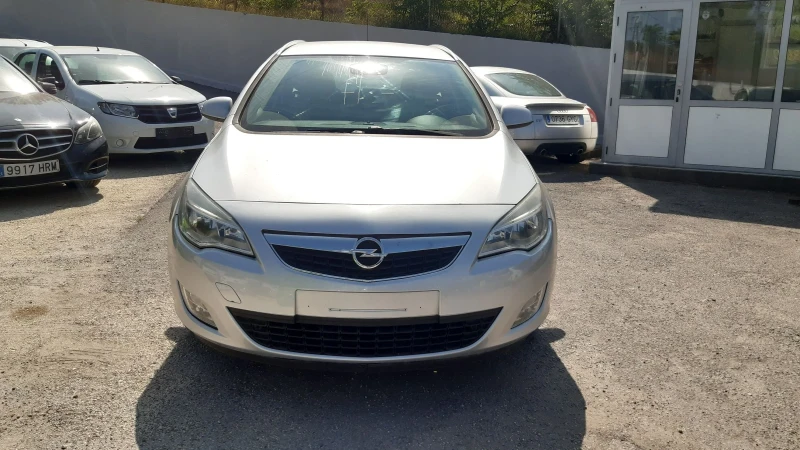 Opel Astra 1.7CDTI* КОЖА* ОТЛИЧЕН* ТОП ОФЕРТА* , снимка 8 - Автомобили и джипове - 48258264