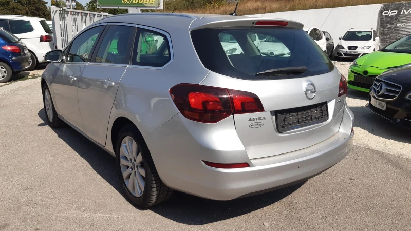 Opel Astra 1.7CDTI* КОЖА* ОТЛИЧЕН* ТОП ОФЕРТА* , снимка 3 - Автомобили и джипове - 48258264