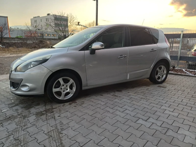 Renault Scenic 1.5dci, снимка 3 - Автомобили и джипове - 48325712