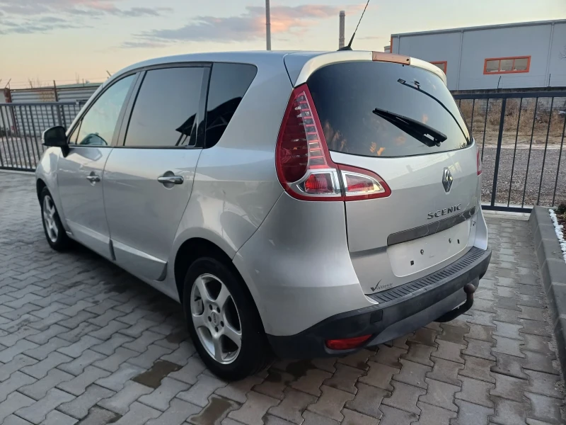 Renault Scenic 1.5dci, снимка 4 - Автомобили и джипове - 48325712