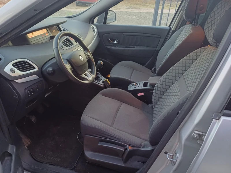 Renault Scenic 1.5dci, снимка 8 - Автомобили и джипове - 48325712