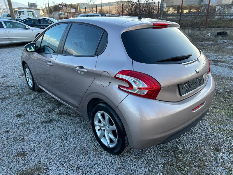 Peugeot 208 1.2, снимка 11 - Автомобили и джипове - 48908674