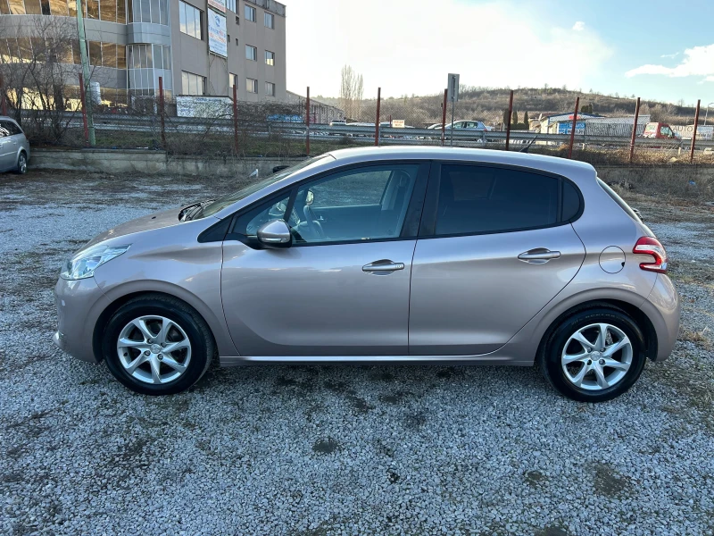 Peugeot 208 1.2, снимка 10 - Автомобили и джипове - 48908674