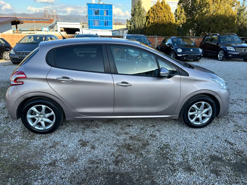 Peugeot 208 1.2, снимка 16 - Автомобили и джипове - 48908674