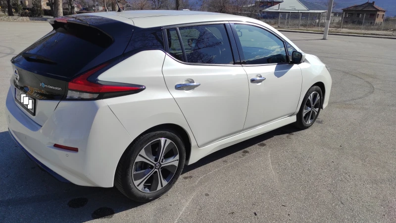 Nissan Leaf , снимка 4 - Автомобили и джипове - 48923566