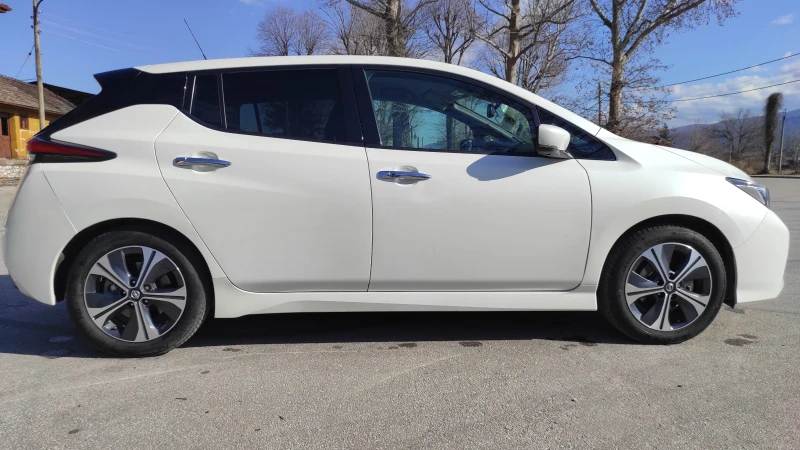 Nissan Leaf , снимка 5 - Автомобили и джипове - 48923566