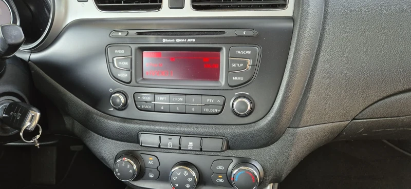 Kia Ceed 1.6-135кс. КЛИМА, снимка 14 - Автомобили и джипове - 51570934