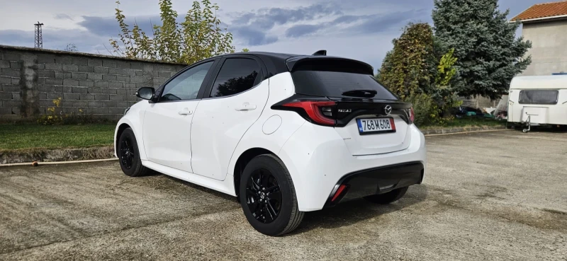 Mazda 2 HYBRID/DISTRONIC/CAMERA, снимка 9 - Автомобили и джипове - 52455850