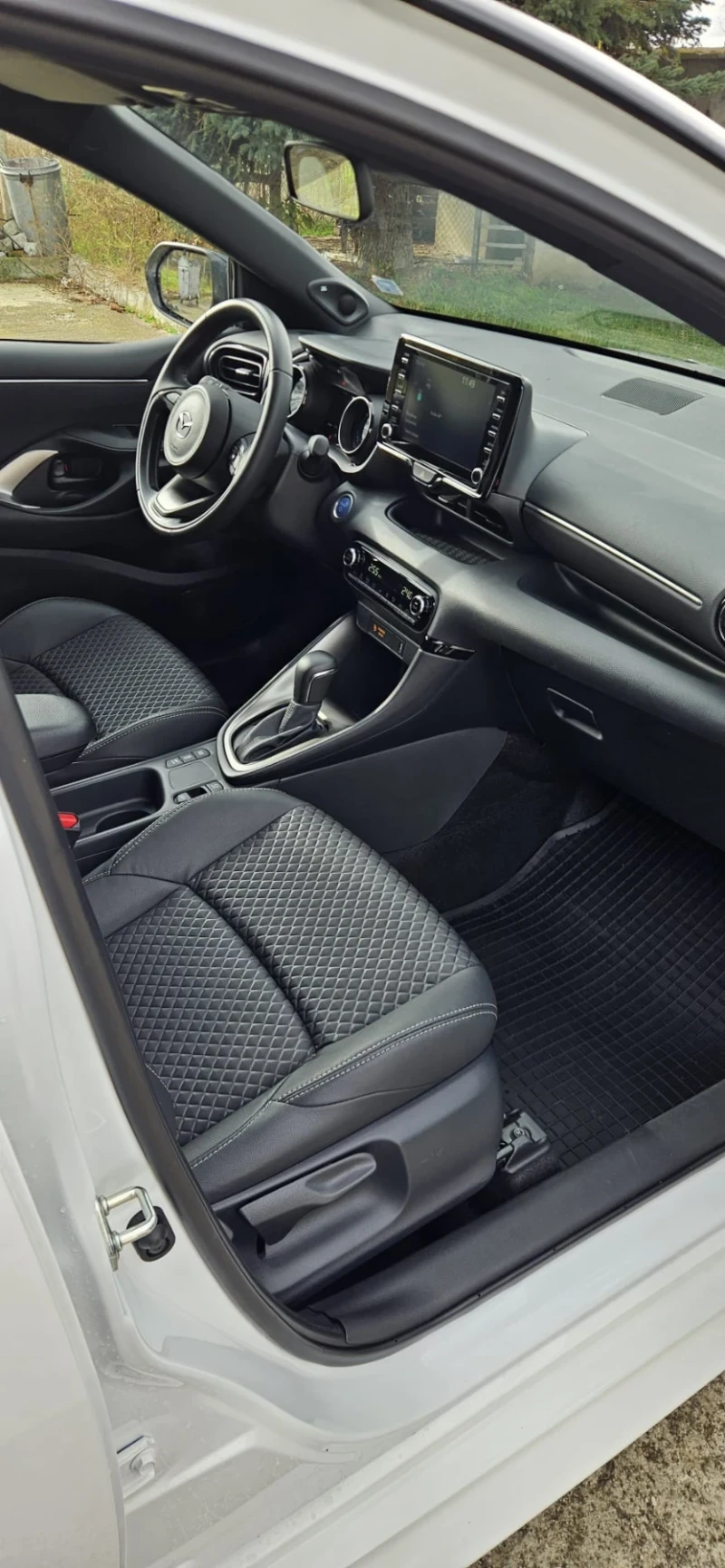 Mazda 2 HYBRID/DISTRONIC/CAMERA, снимка 14 - Автомобили и джипове - 52455850