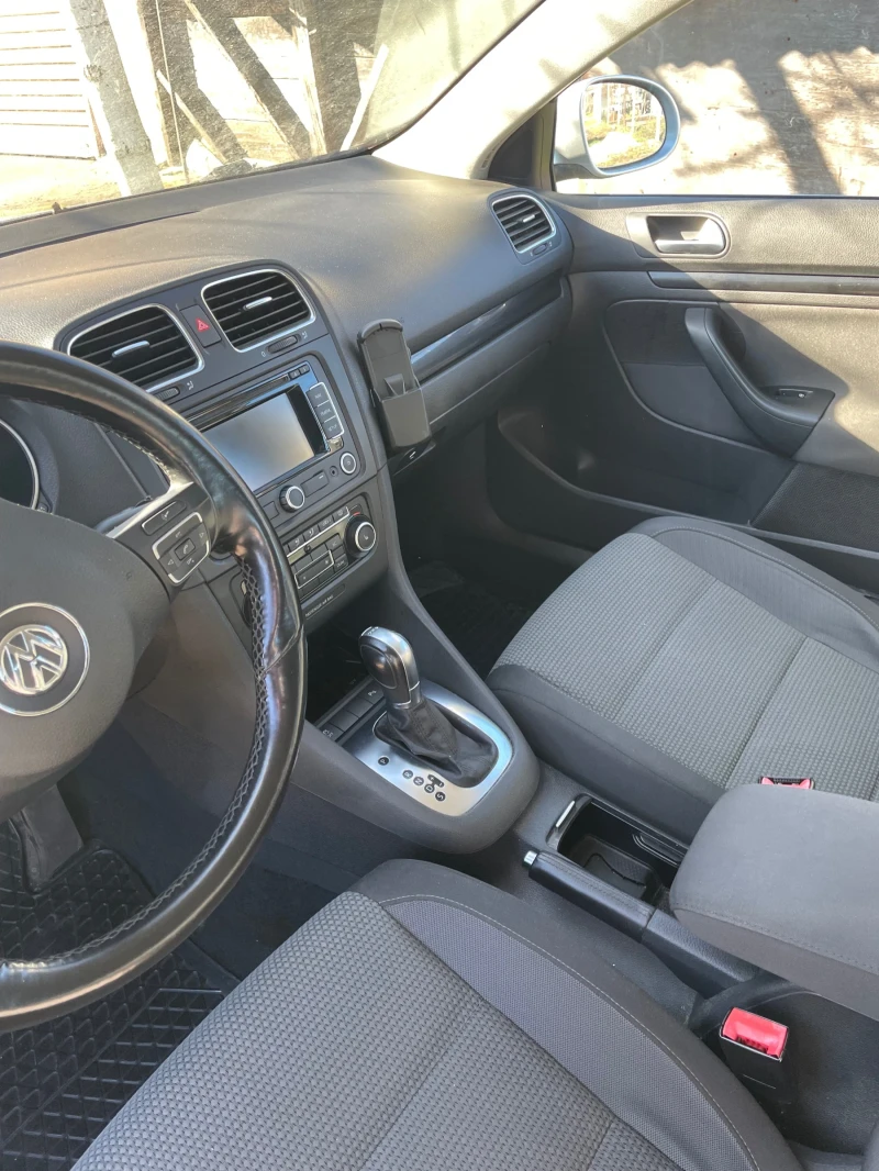 VW Golf 1.6д. Dsg, снимка 8 - Автомобили и джипове - 52998935