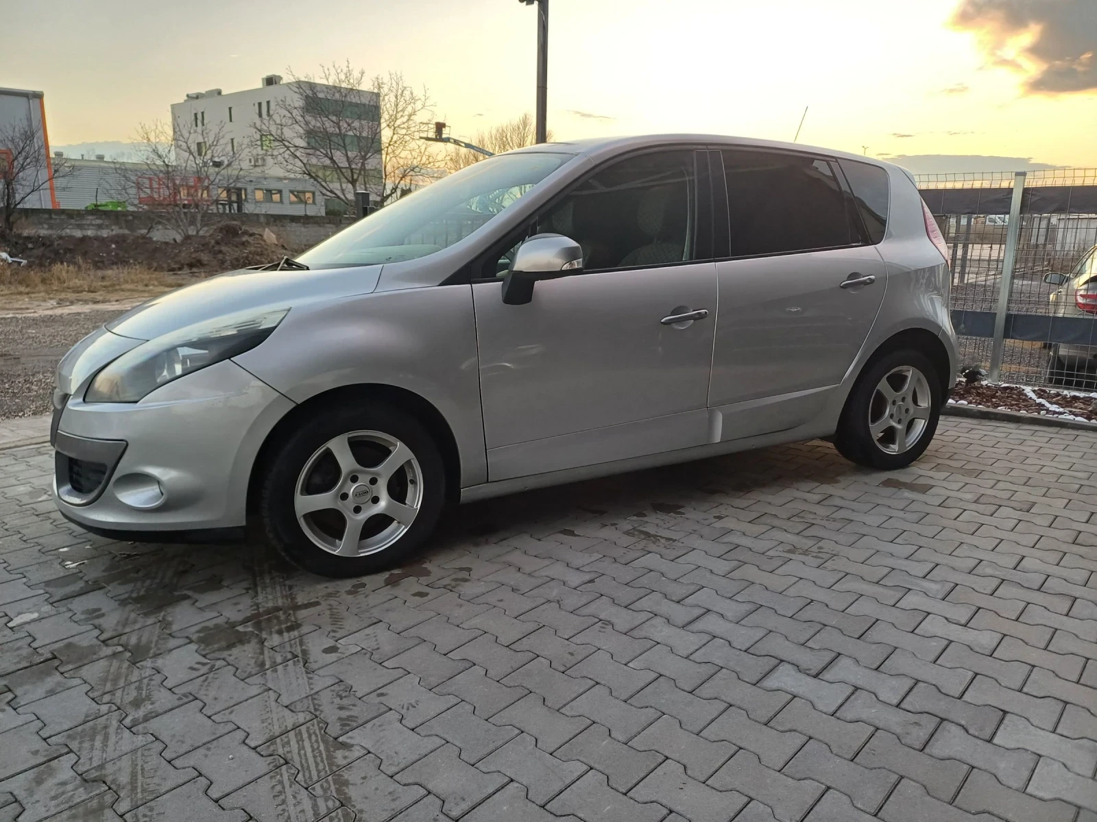 Renault Scenic 1.5dci - изображение 3