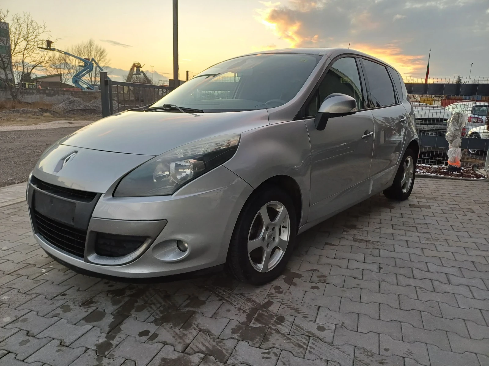 Renault Scenic 1.5dci - изображение 2