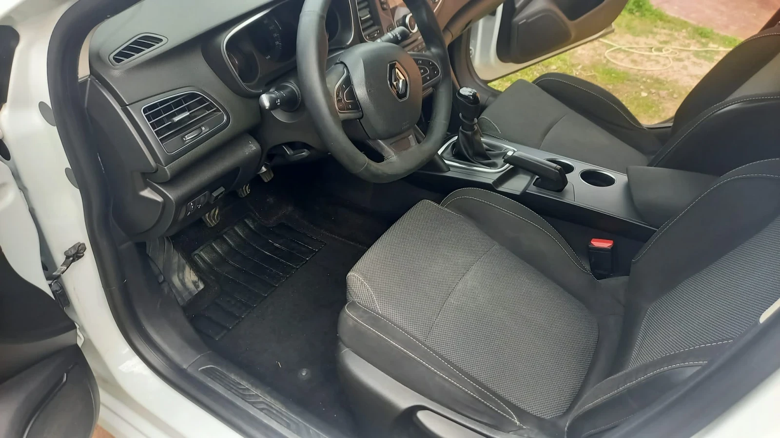 Renault Megane 1.6 ГАЗ, снимка 14 - Автомобили и джипове - 54498197