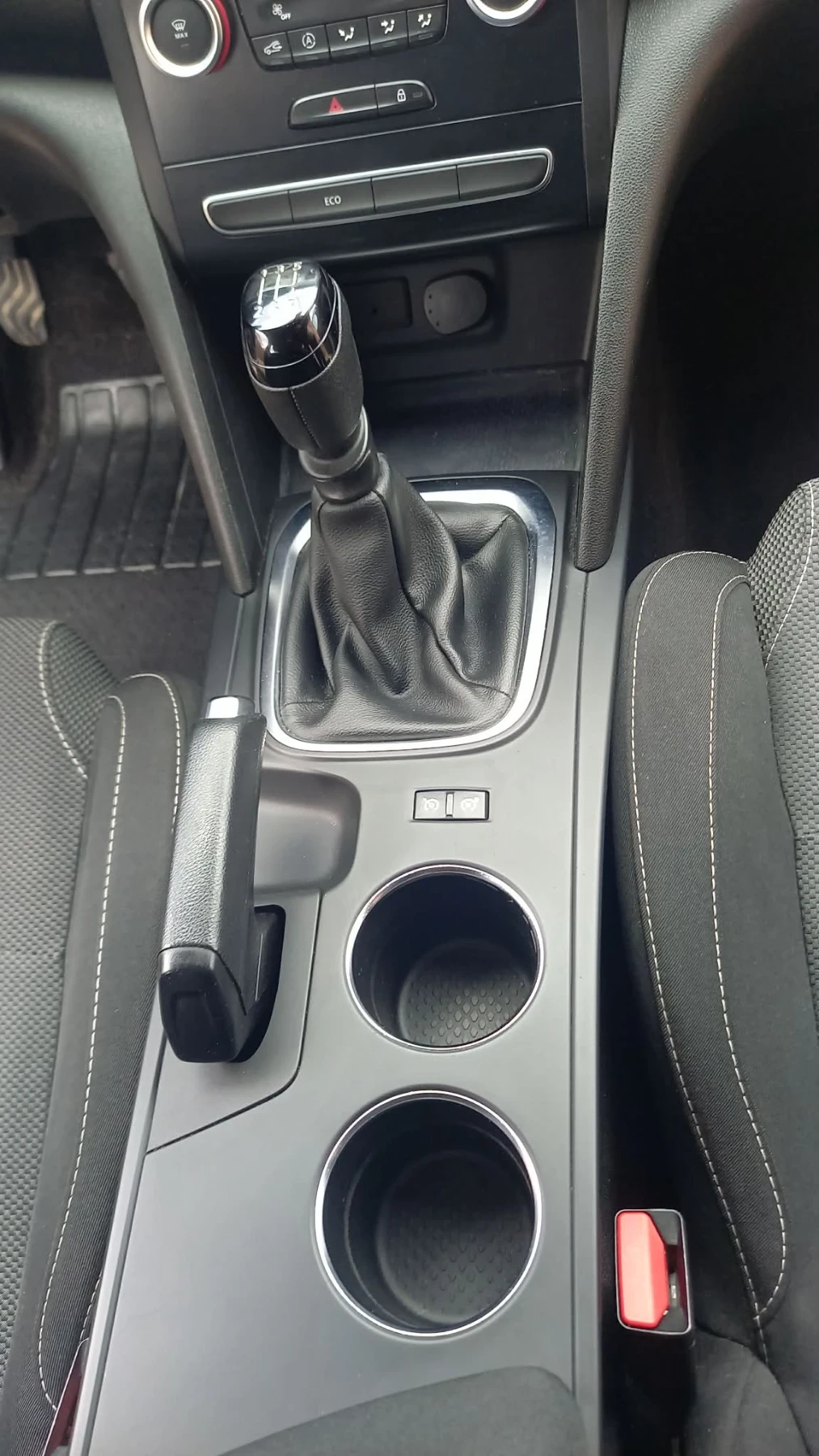 Renault Megane 1.6 ГАЗ, снимка 13 - Автомобили и джипове - 54498197