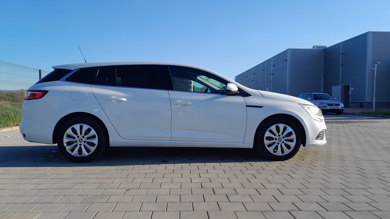 Renault Megane 1.6 ГАЗ, снимка 5 - Автомобили и джипове - 54498197