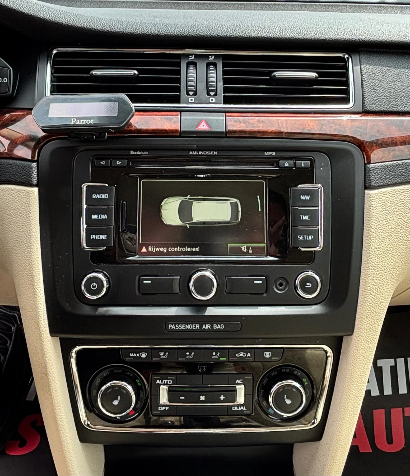 Skoda Superb 2.0TDI/AVTOMAT/MAX MAX FULL, снимка 13 - Автомобили и джипове - 54178391