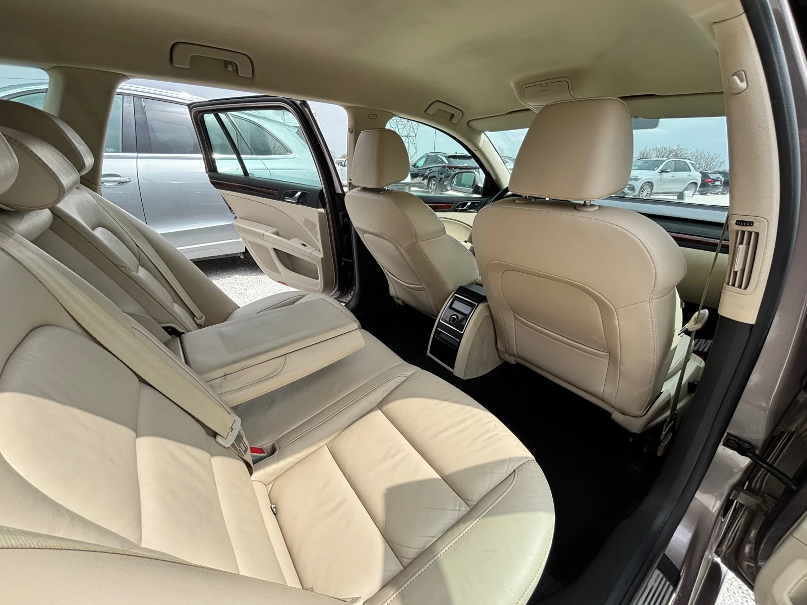 Skoda Superb 2.0TDI/AVTOMAT/MAX MAX FULL, снимка 7 - Автомобили и джипове - 54178391