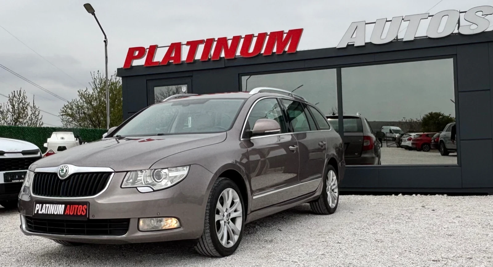 Skoda Superb 2.0TDI/AVTOMAT/MAX MAX FULL, снимка 3 - Автомобили и джипове - 54178391