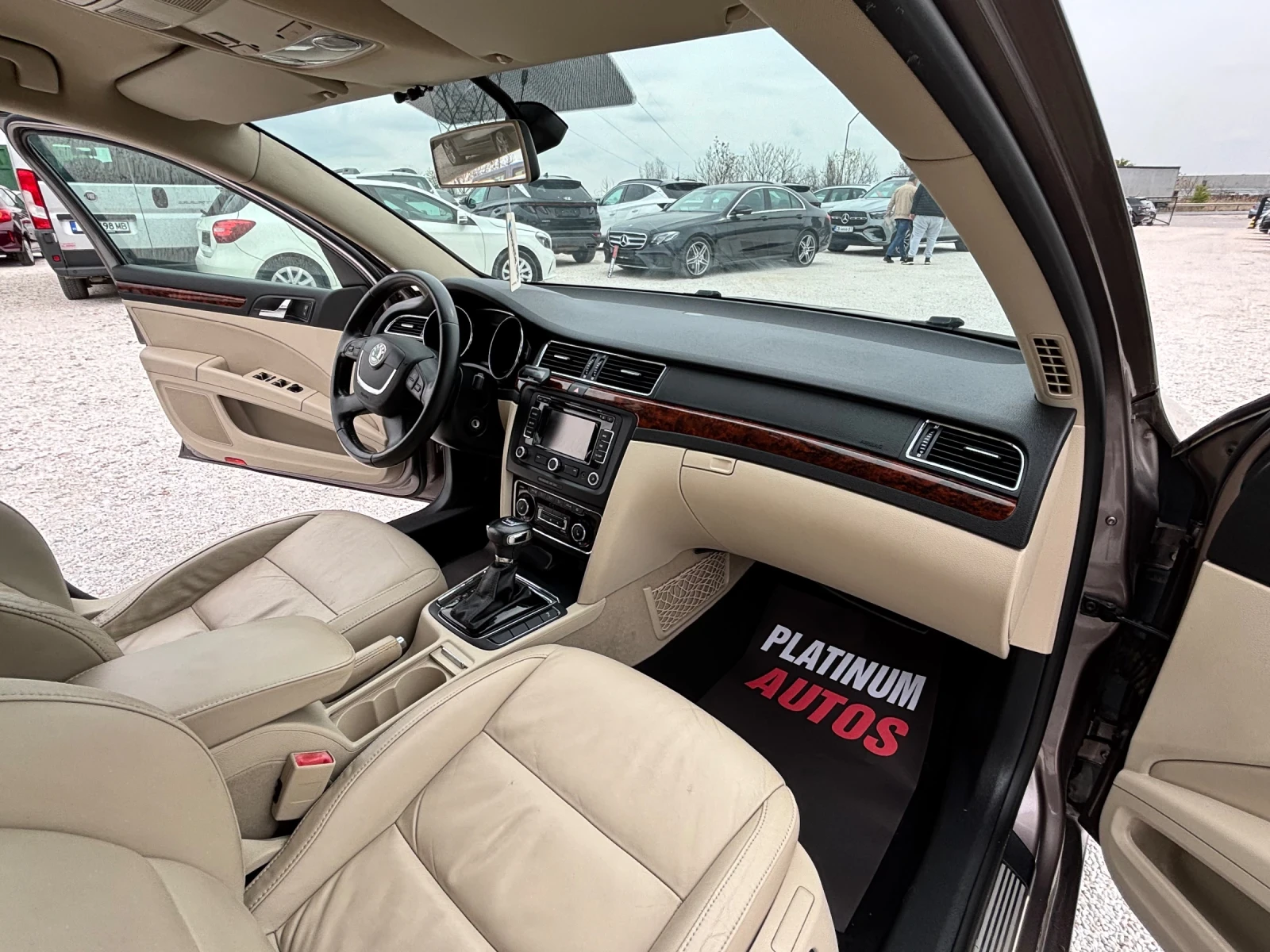 Skoda Superb 2.0TDI/AVTOMAT/MAX MAX FULL, снимка 5 - Автомобили и джипове - 54178391