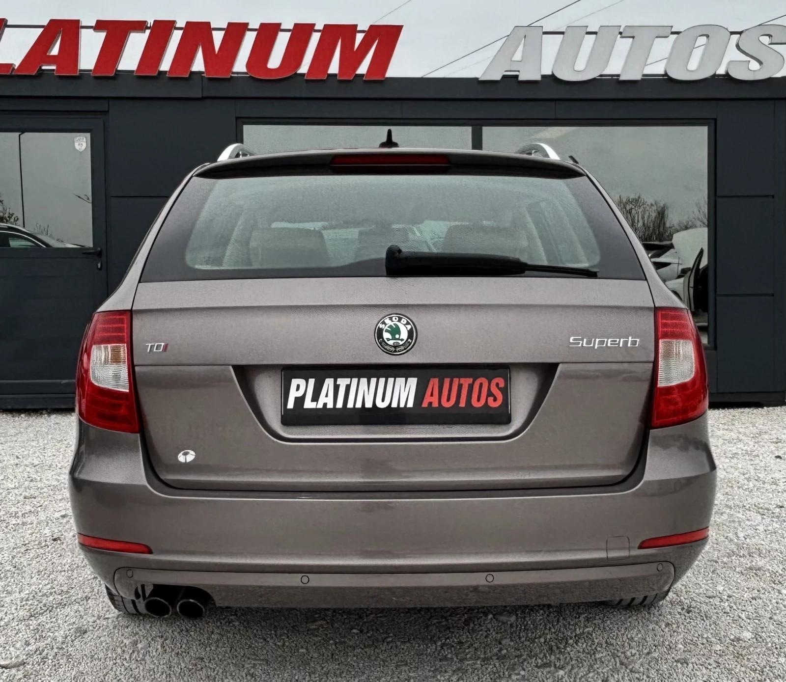 Skoda Superb 2.0TDI/AVTOMAT/MAX MAX FULL, снимка 11 - Автомобили и джипове - 54178391