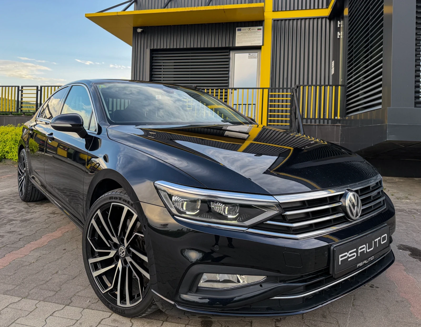 VW Passat iQ.LIGHT / ДИГИТАЛ / КОЖА / CarPlay / ЕЛ СЕДАЛКИ, снимка 2 - Автомобили и джипове - 54512815