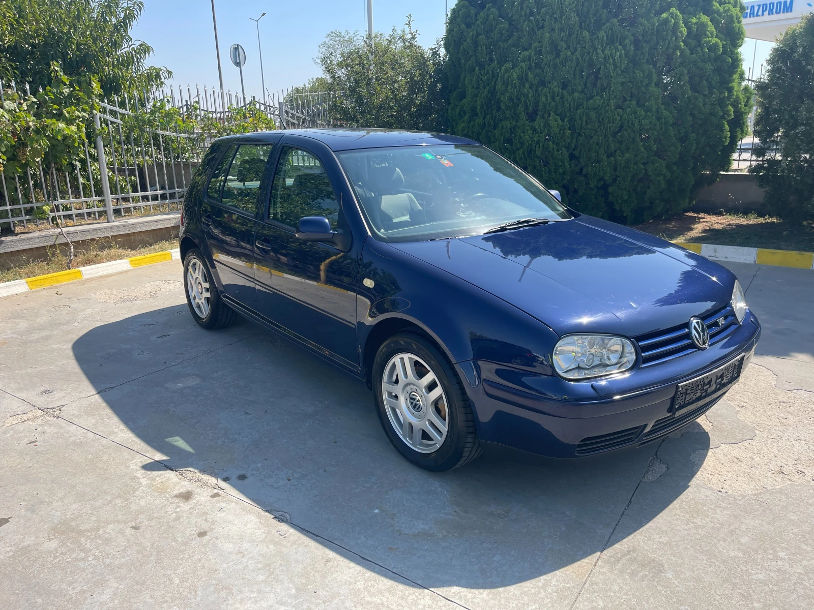 VW Golf 2.3 V5 Hiline, снимка 3 - Автомобили и джипове - 55103261