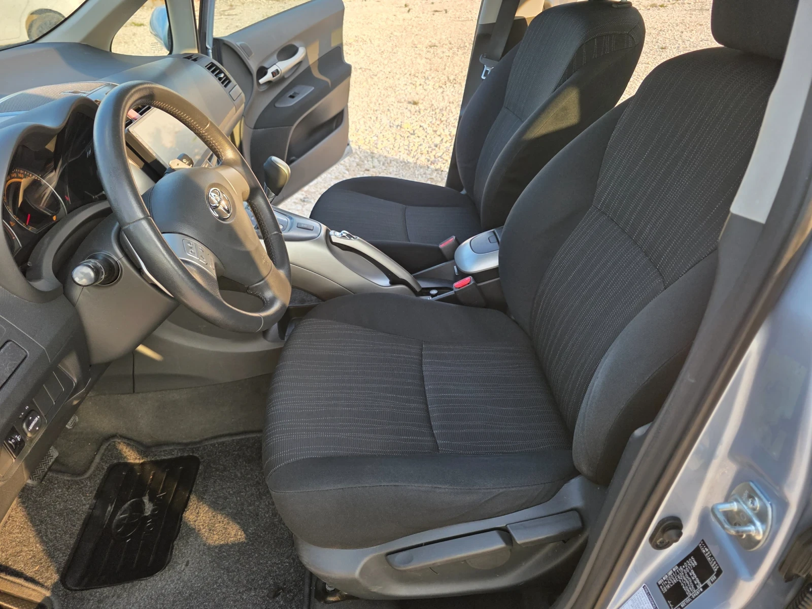 Toyota Auris 1.4 D4D Navi Автоматик Navi, снимка 6 - Автомобили и джипове - 55806692