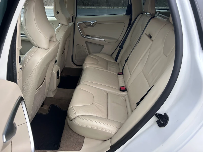 Volvo XC60 3.2i / SUMMUM / АВТОМАТИК / 4Х4 / DISTRONIC , снимка 12 - Автомобили и джипове - 53182830