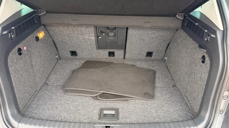 VW Tiguan 2.0TDI AVTOMATICI 4* 4, снимка 11 - Автомобили и джипове - 53407604