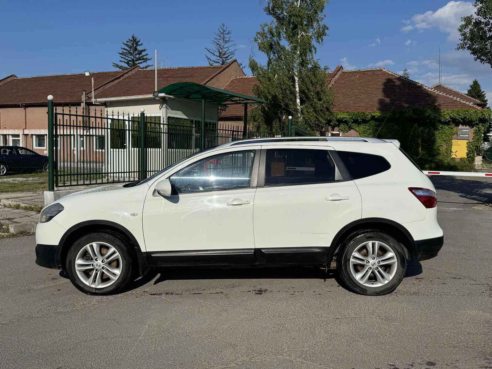 Nissan Qashqai 2.0 - изображение 2