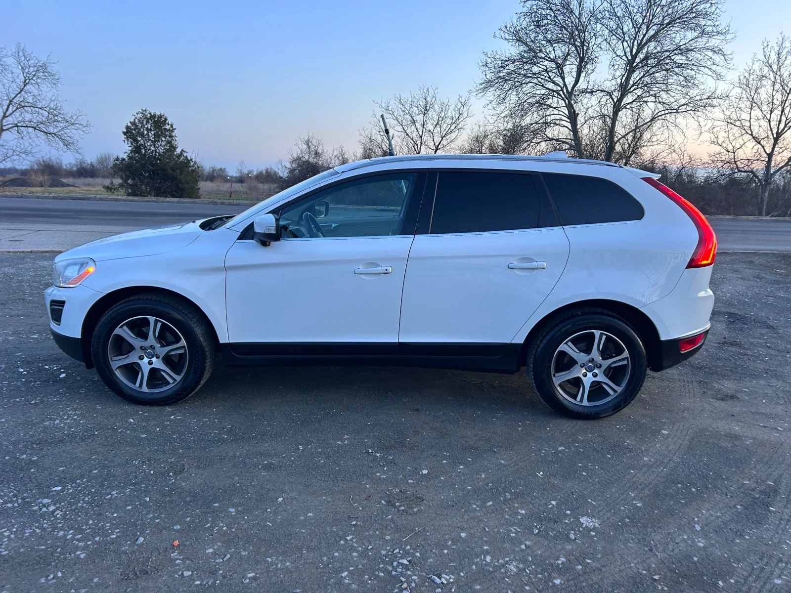 Volvo XC60 3.2i / SUMMUM / АВТОМАТИК / 4Х4 / DISTRONIC  - изображение 8