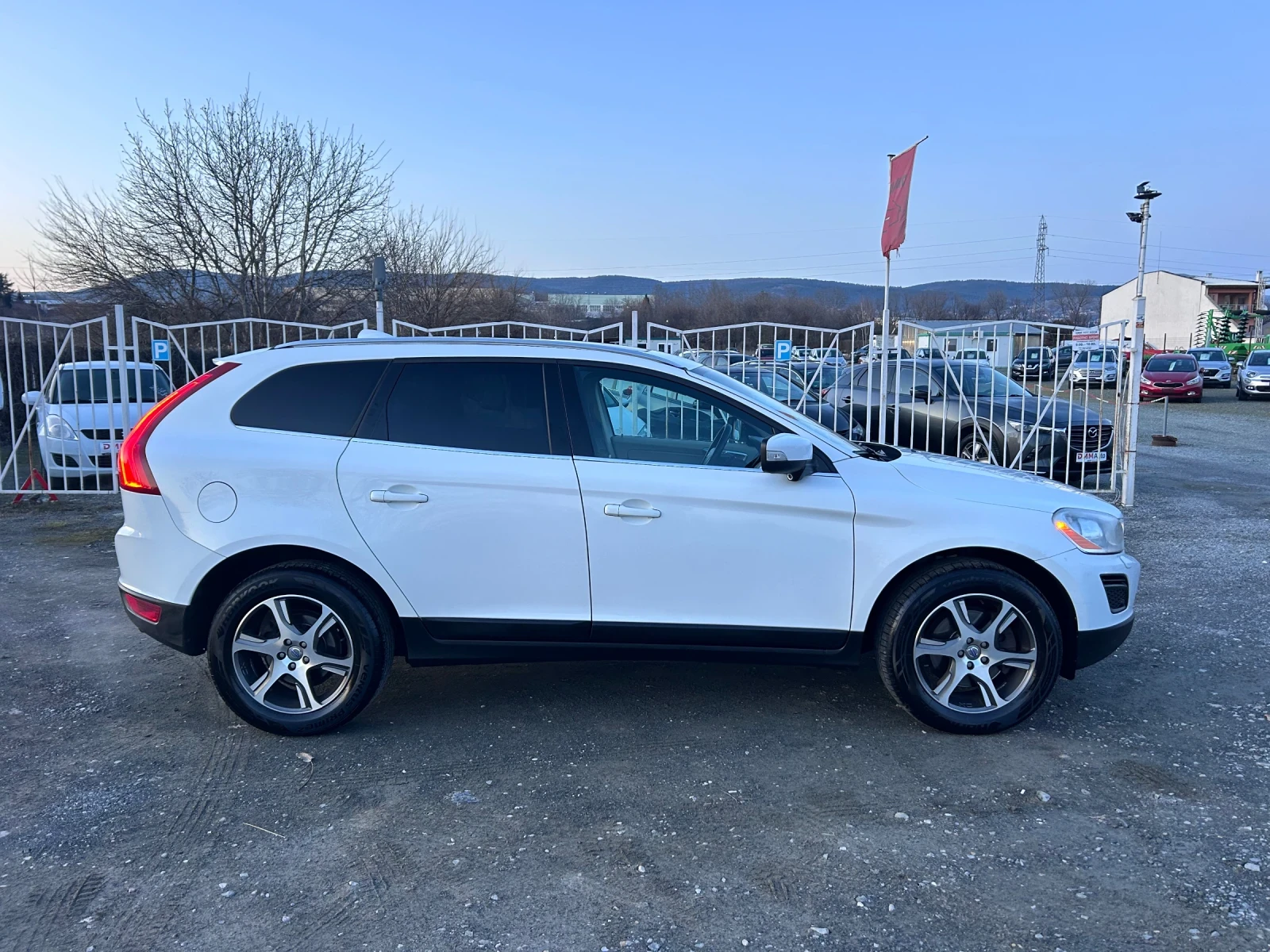 Volvo XC60 3.2i / SUMMUM / АВТОМАТИК / 4Х4 / DISTRONIC  - изображение 4
