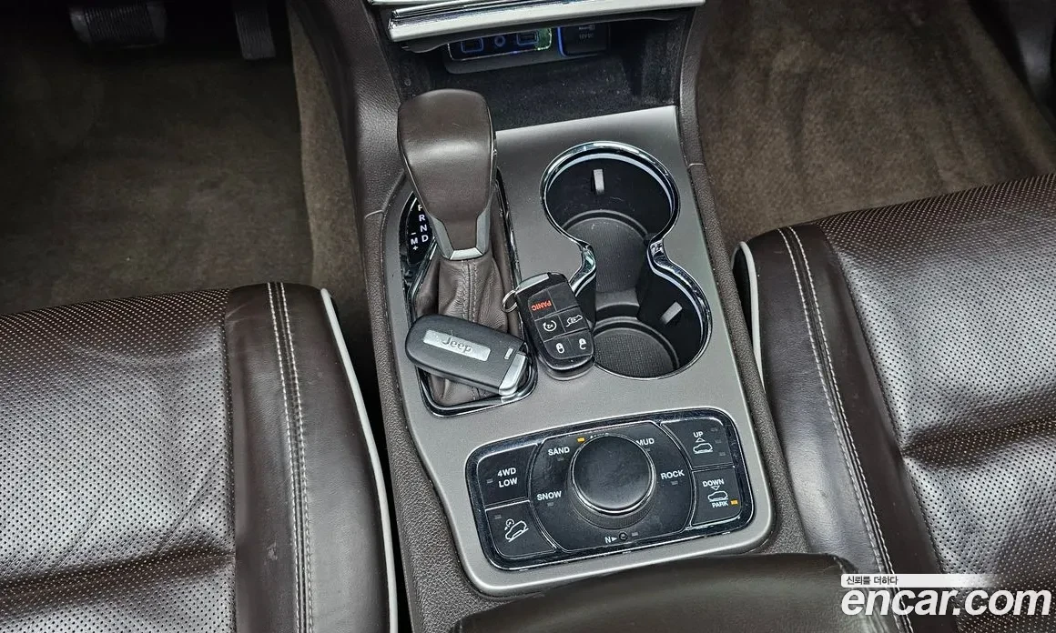 Jeep Grand cherokee 3.6 / OVERLAND / ОБДУХ / PANO / DISTRONIC / ВЪЗДУХ, снимка 14 - Автомобили и джипове - 54573996