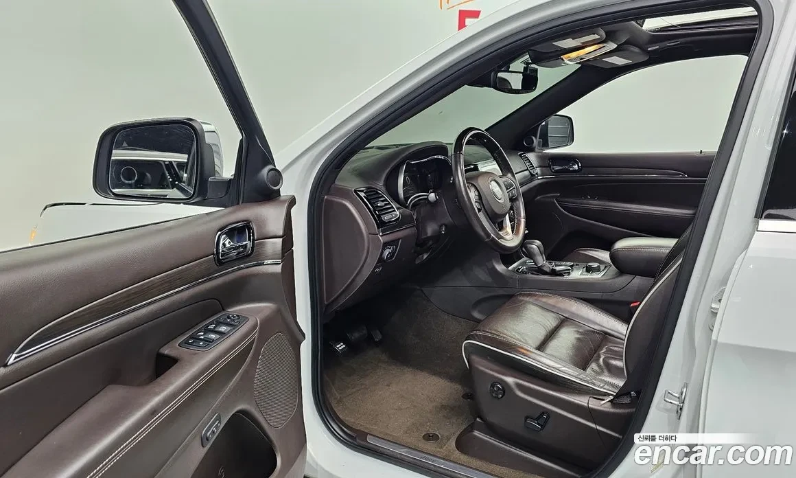 Jeep Grand cherokee 3.6 / OVERLAND / ОБДУХ / PANO / DISTRONIC / ВЪЗДУХ, снимка 7 - Автомобили и джипове - 54573996