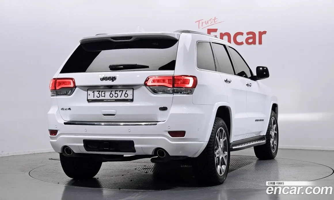 Jeep Grand cherokee 3.6 / OVERLAND / ОБДУХ / PANO / DISTRONIC / ВЪЗДУХ, снимка 2 - Автомобили и джипове - 54573996