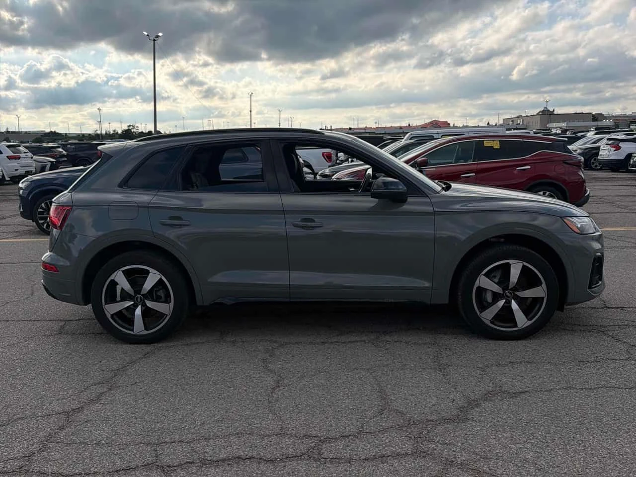 Audi Q5 * Progressiv * CARFAX * БЕЗ ПЪРВОНАЧАЛНА ВНОСКА, снимка 3 - Автомобили и джипове - 54978710